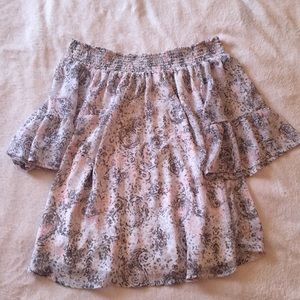 Beautiful off the shoulder blouse🦋